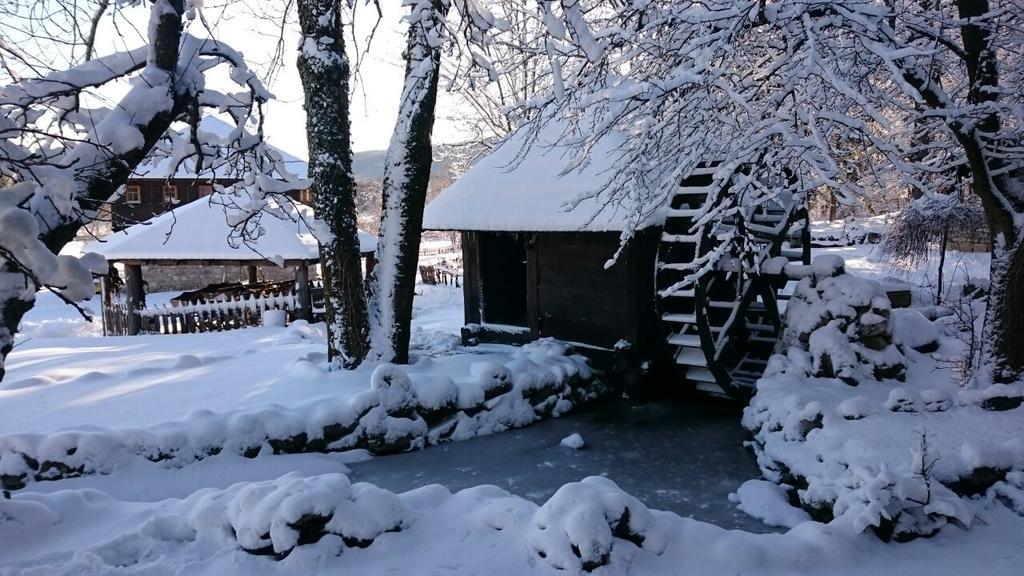 Farm Stay Čardaklije Kulen Vakuf Dış mekan fotoğraf