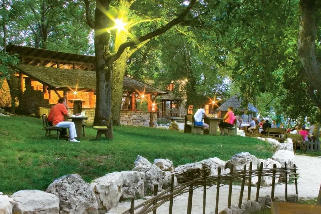 Farm Stay Čardaklije Kulen Vakuf Dış mekan fotoğraf