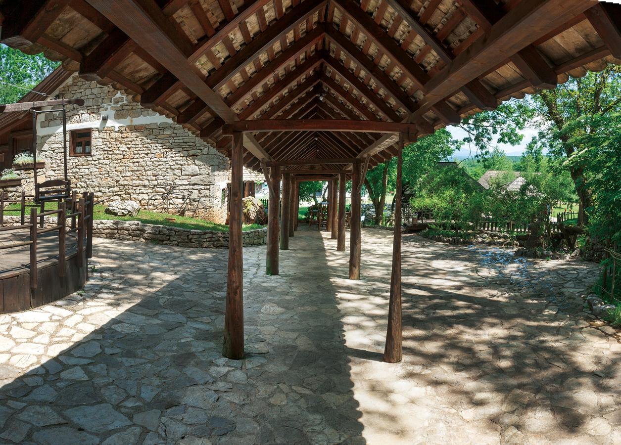 Farm Stay Čardaklije Kulen Vakuf Dış mekan fotoğraf